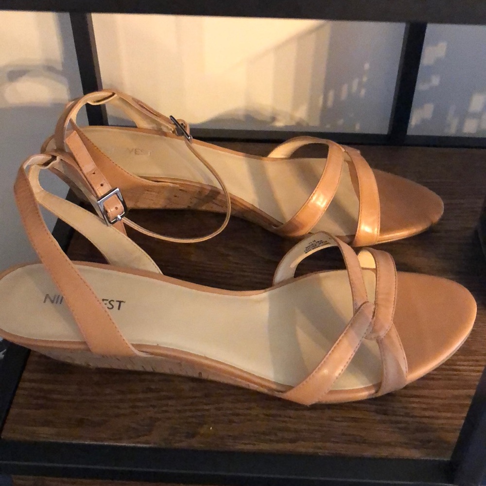 Nine West Sandal. - Picture 2 of 6